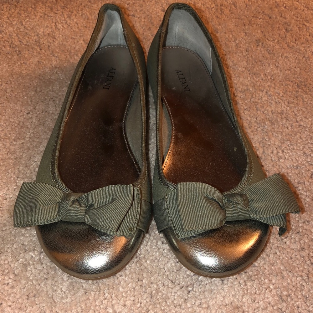 Hunter green flats - brand new- size 7